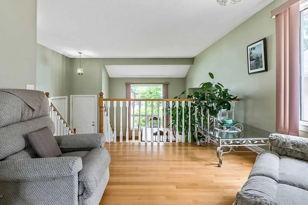 141 Shawfield Way SW Calgary AB T2Y 2Y2