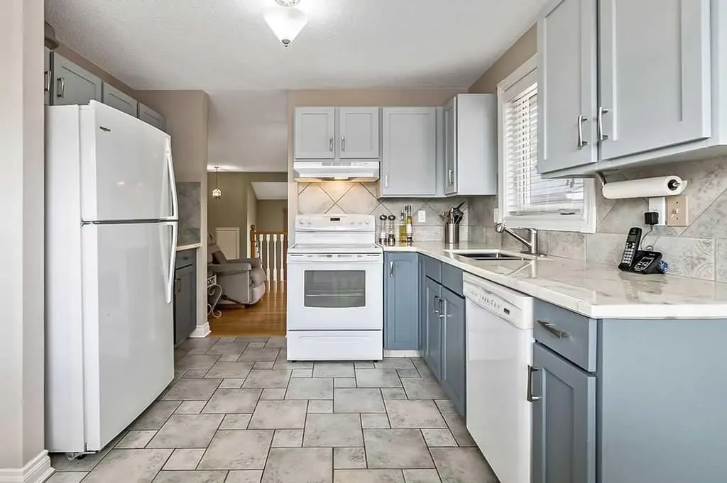 141 Shawfield Way SW Calgary AB T2Y 2Y2
