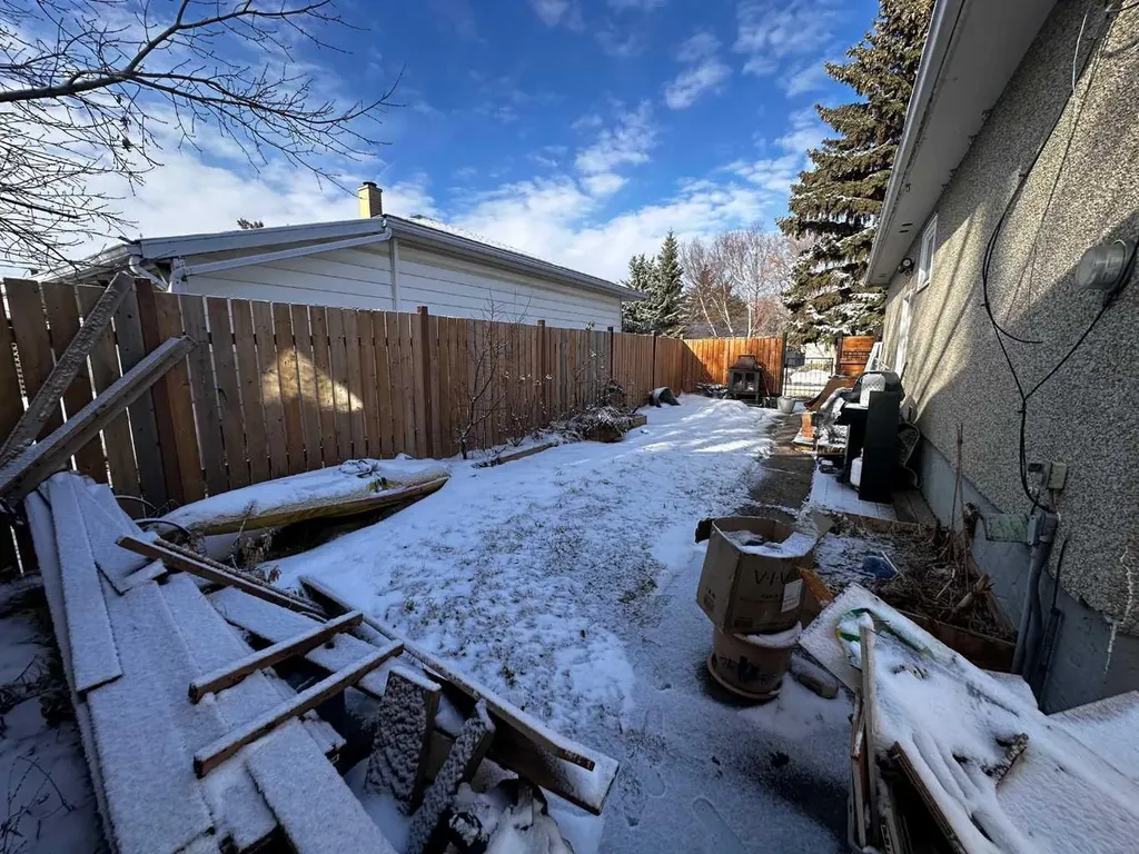 4413 40a Avenue Red Deer AB T4N 1A4