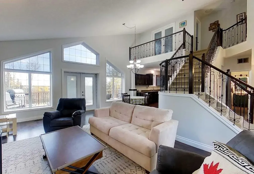 7 Bench Creek Estate Edson AB T7E 0B3