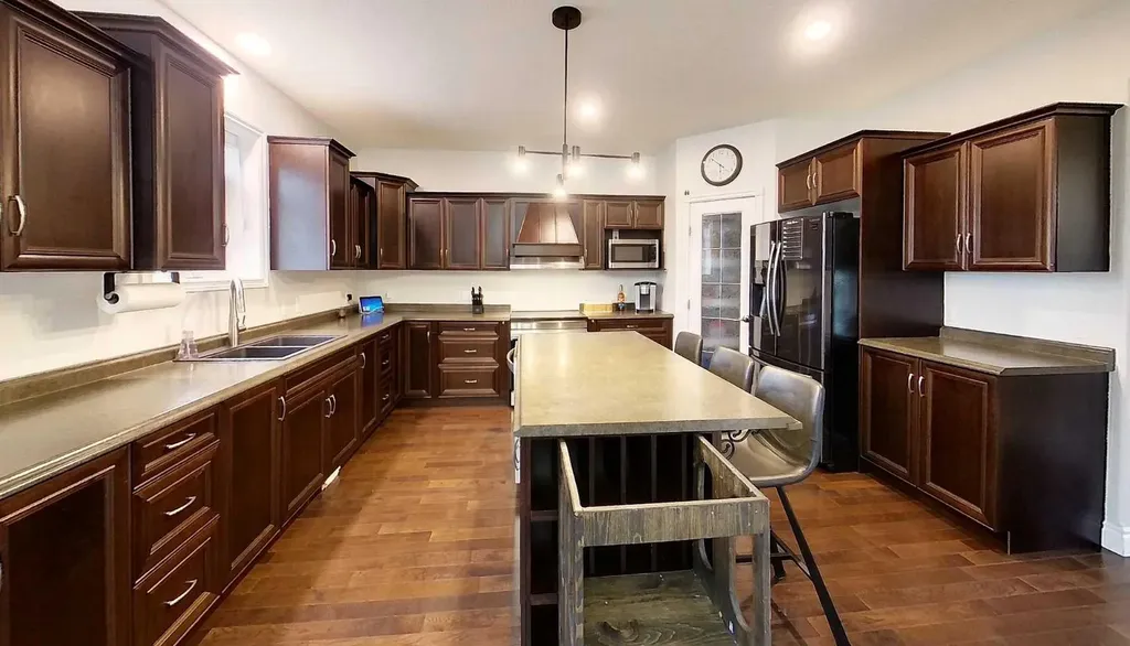 7 Bench Creek Estate Edson AB T7E 0B3