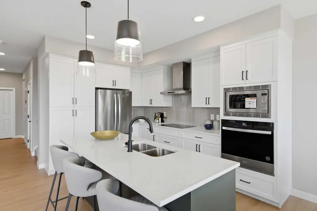 147 Belvedere Crescent SE Calgary AB T2A 7Y5