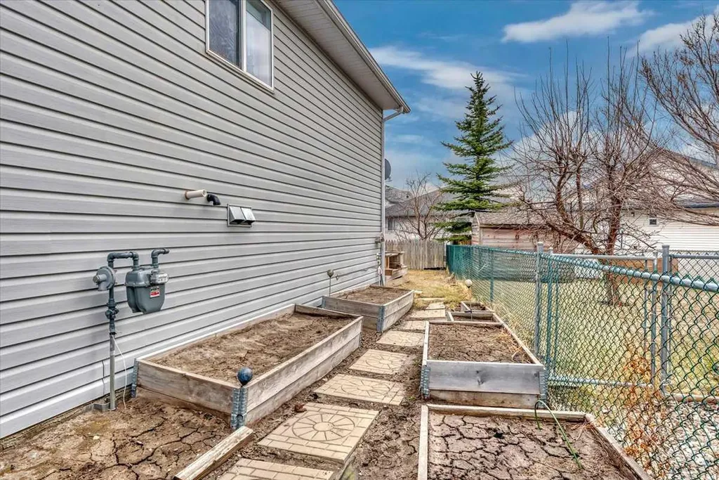 27 Aspen Creek Way Strathmore AB T1P1R2