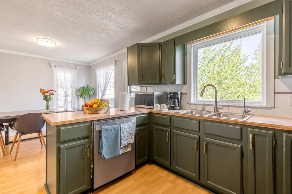 593 Charlotte Street Pincher Creek AB T0K1W0