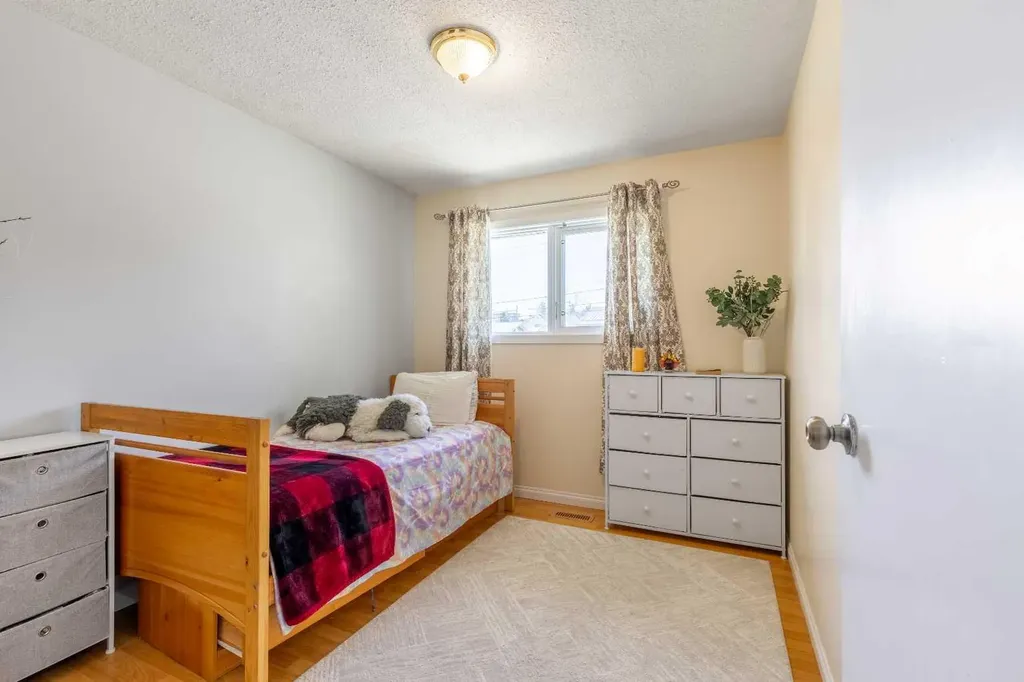 593 Charlotte Street Pincher Creek AB T0K1W0