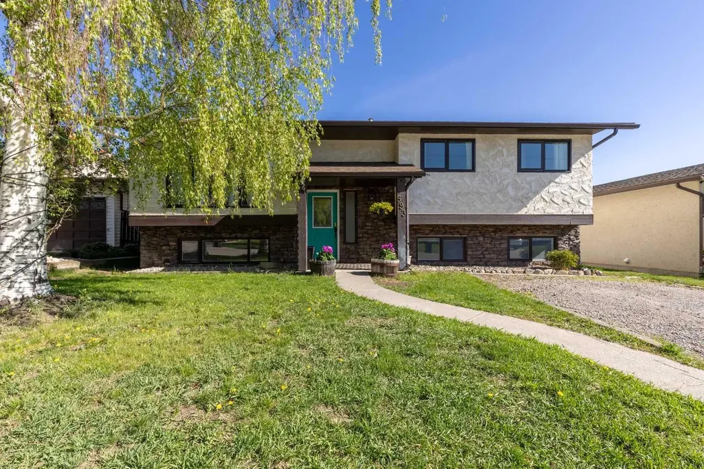 593 Charlotte Street Pincher Creek AB T0K1W0