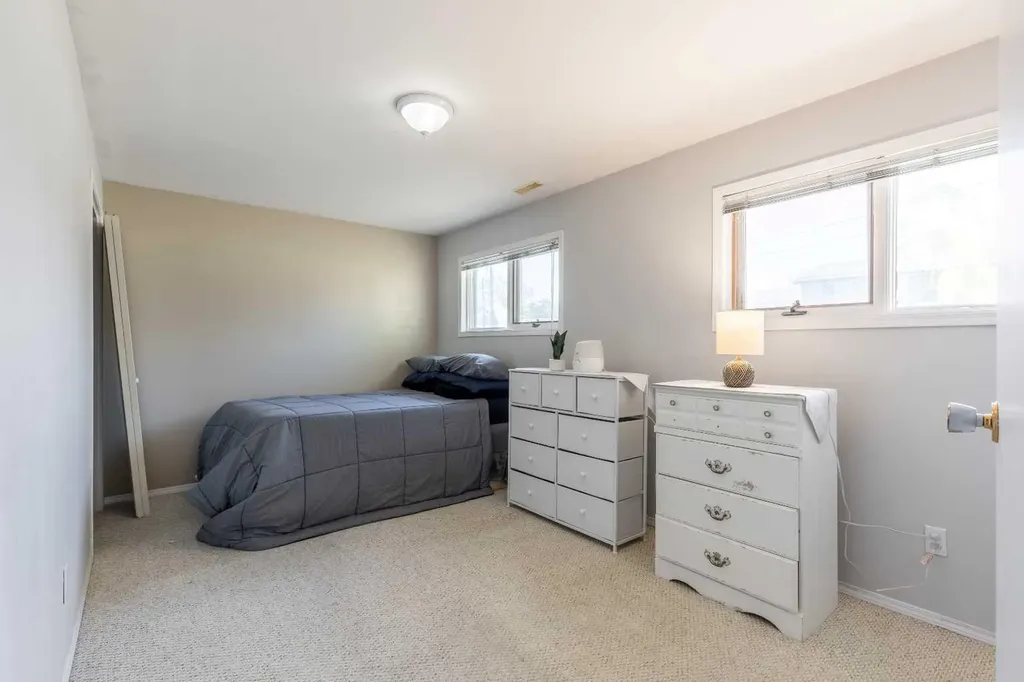 593 Charlotte Street Pincher Creek AB T0K1W0