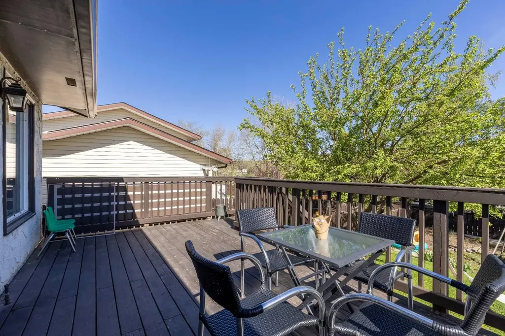 593 Charlotte Street Pincher Creek AB T0K1W0