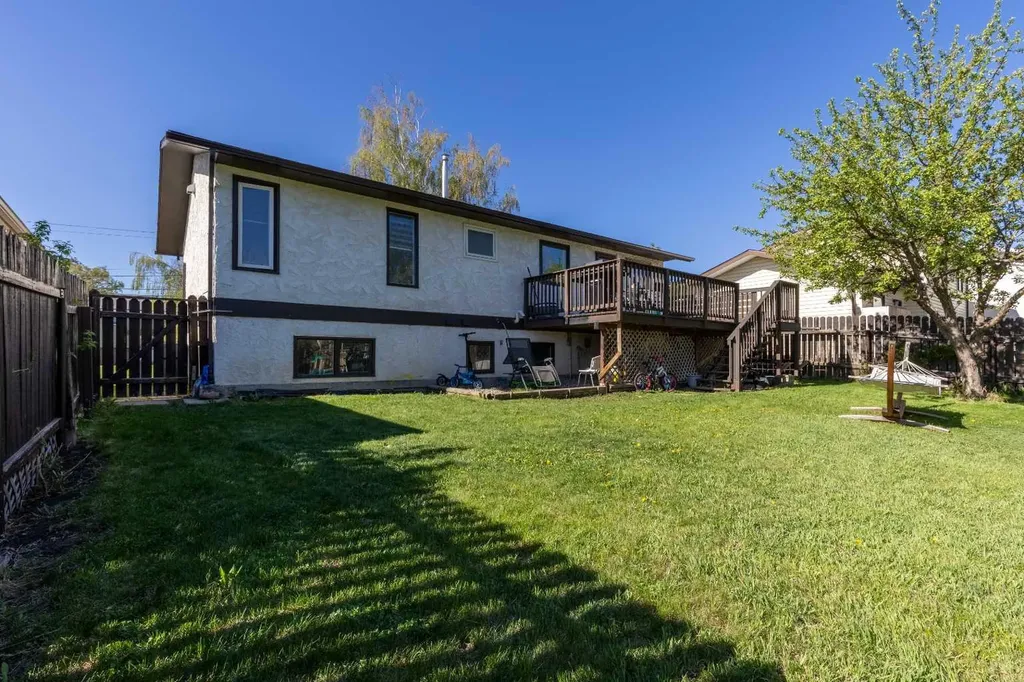 593 Charlotte Street Pincher Creek AB T0K1W0
