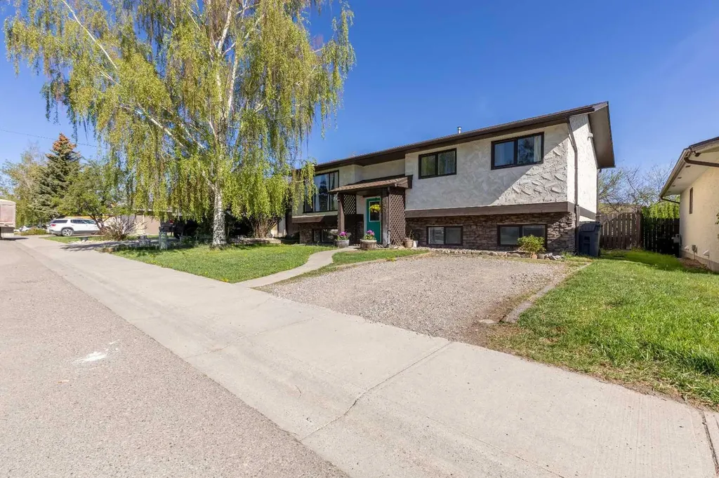 593 Charlotte Street Pincher Creek AB T0K1W0