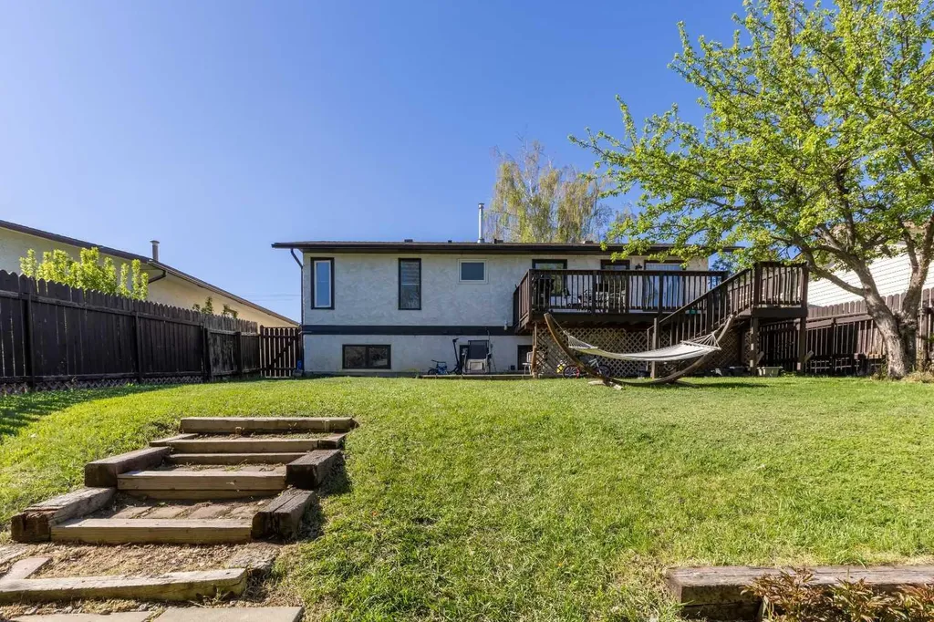 593 Charlotte Street Pincher Creek AB T0K1W0