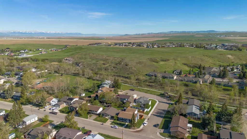 593 Charlotte Street Pincher Creek AB T0K1W0
