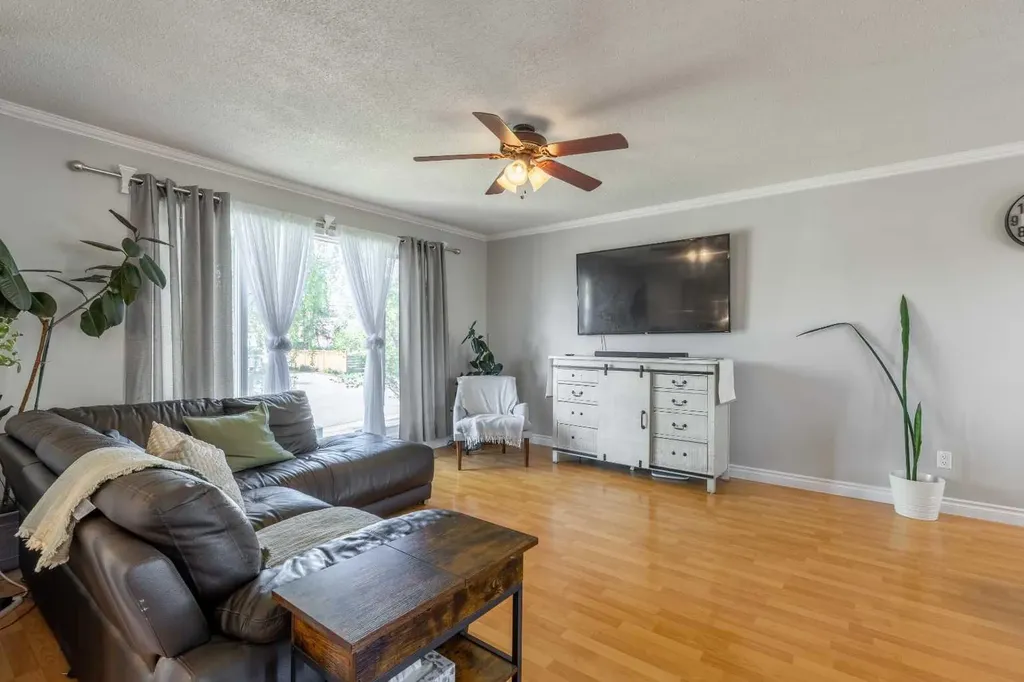 593 Charlotte Street Pincher Creek AB T0K1W0