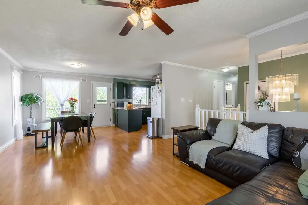593 Charlotte Street Pincher Creek AB T0K1W0