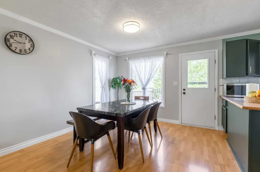 593 Charlotte Street Pincher Creek AB T0K1W0