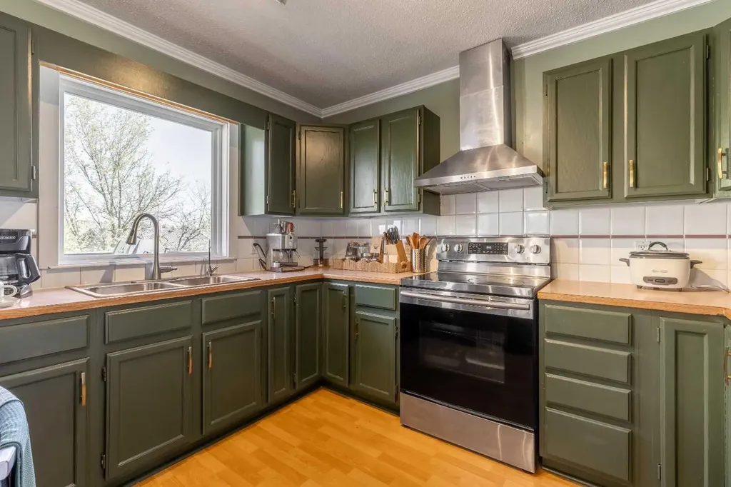 593 Charlotte Street Pincher Creek AB T0K1W0