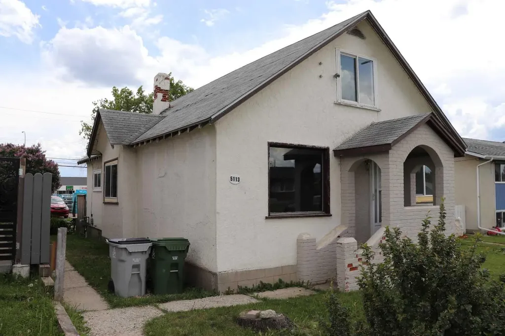 5113 5th. Avenue Edson AB T7E 1V5
