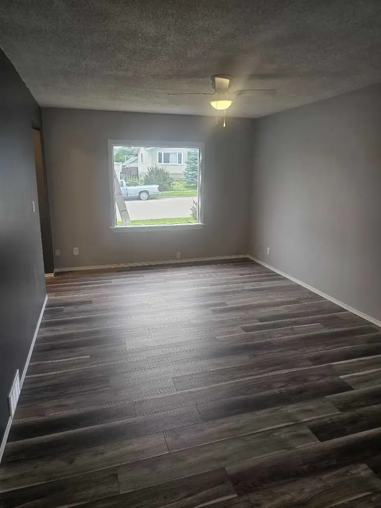 5113 5th. Avenue Edson AB T7E 1V5