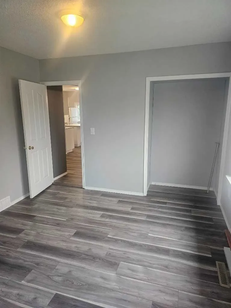 5113 5th. Avenue Edson AB T7E 1V5