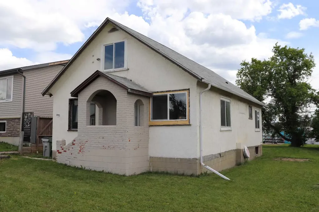 5113 5th. Avenue Edson AB T7E 1V5