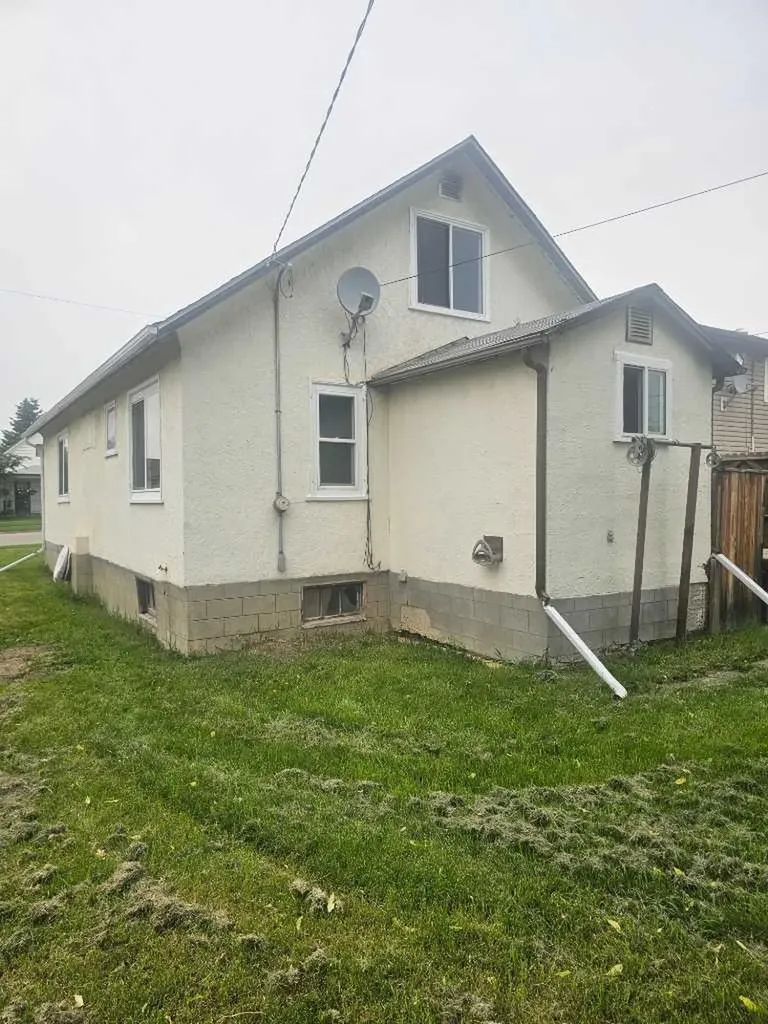 5113 5th. Avenue Edson AB T7E 1V5