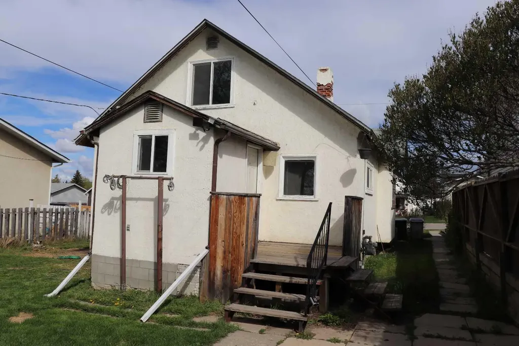 5113 5th. Avenue Edson AB T7E 1V5