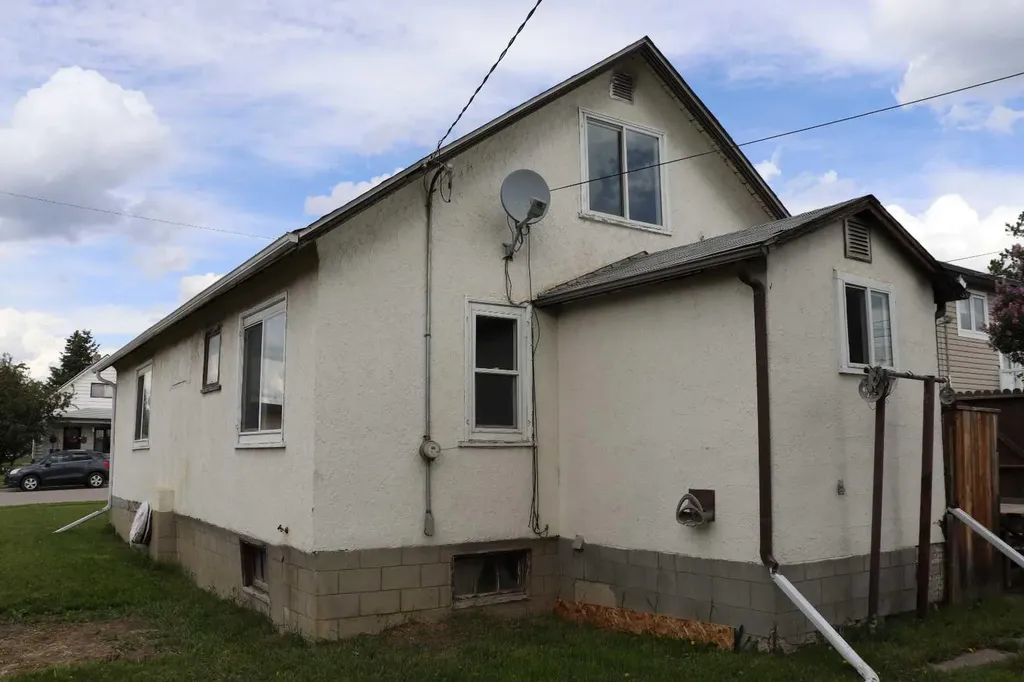 5113 5th. Avenue Edson AB T7E 1V5