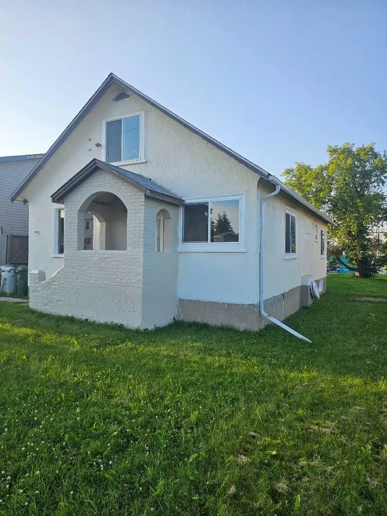 5113 5th. Avenue Edson AB T7E 1V5