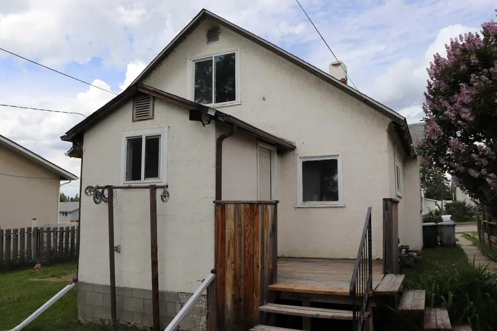 5113 5th. Avenue Edson AB T7E 1V5
