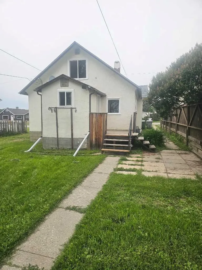5113 5th. Avenue Edson AB T7E 1V5