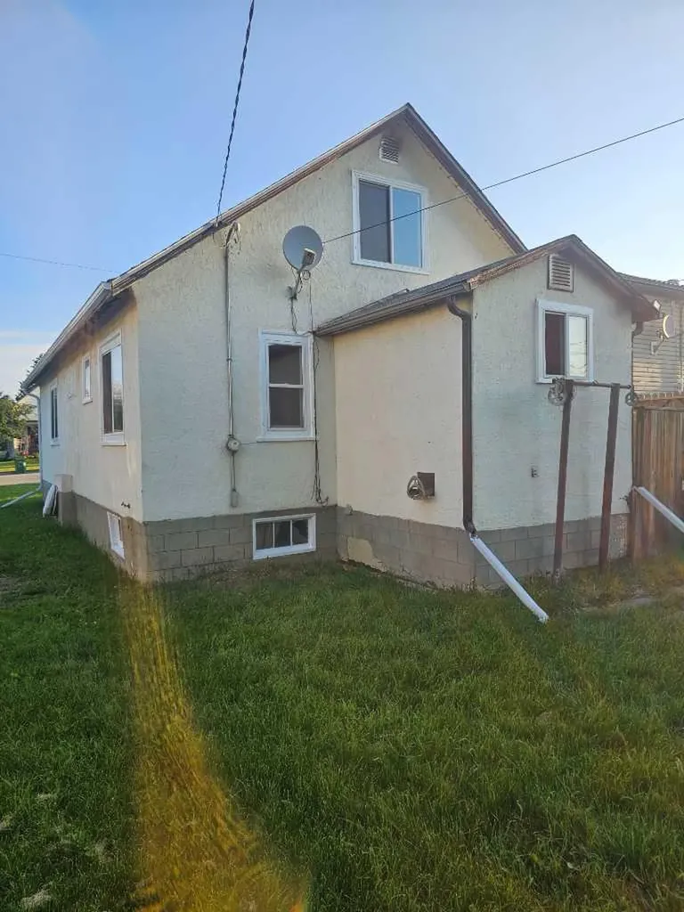 5113 5th. Avenue Edson AB T7E 1V5