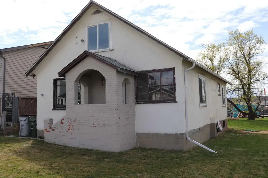 5113 5th. Avenue Edson AB T7E 1V5