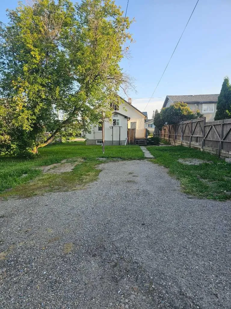5113 5th. Avenue Edson AB T7E 1V5