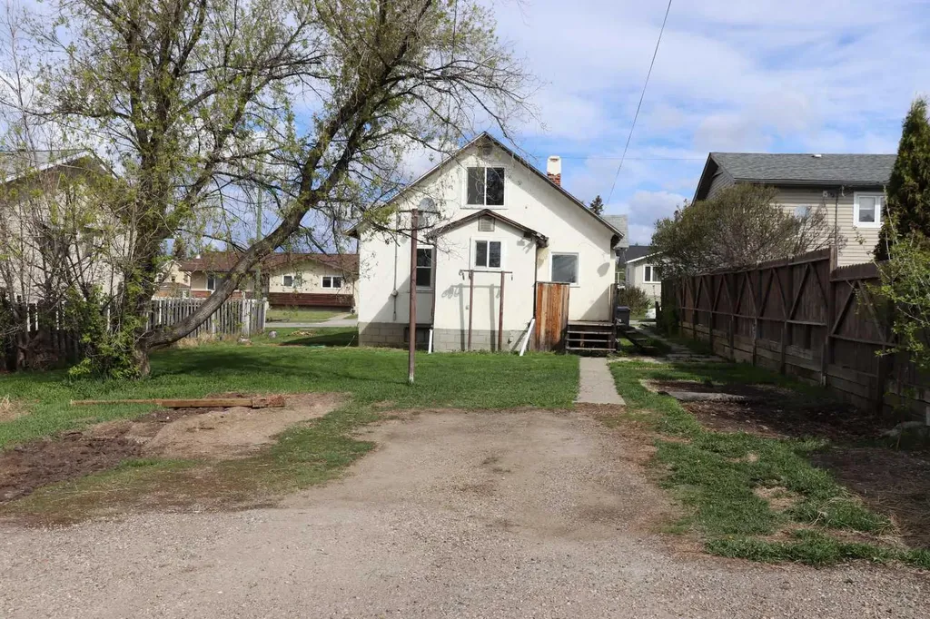 5113 5th. Avenue Edson AB T7E 1V5