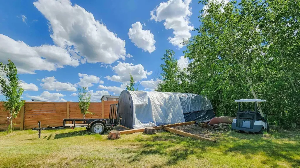 15 Horse Shoe Lane White Sands AB T0C 3B0
