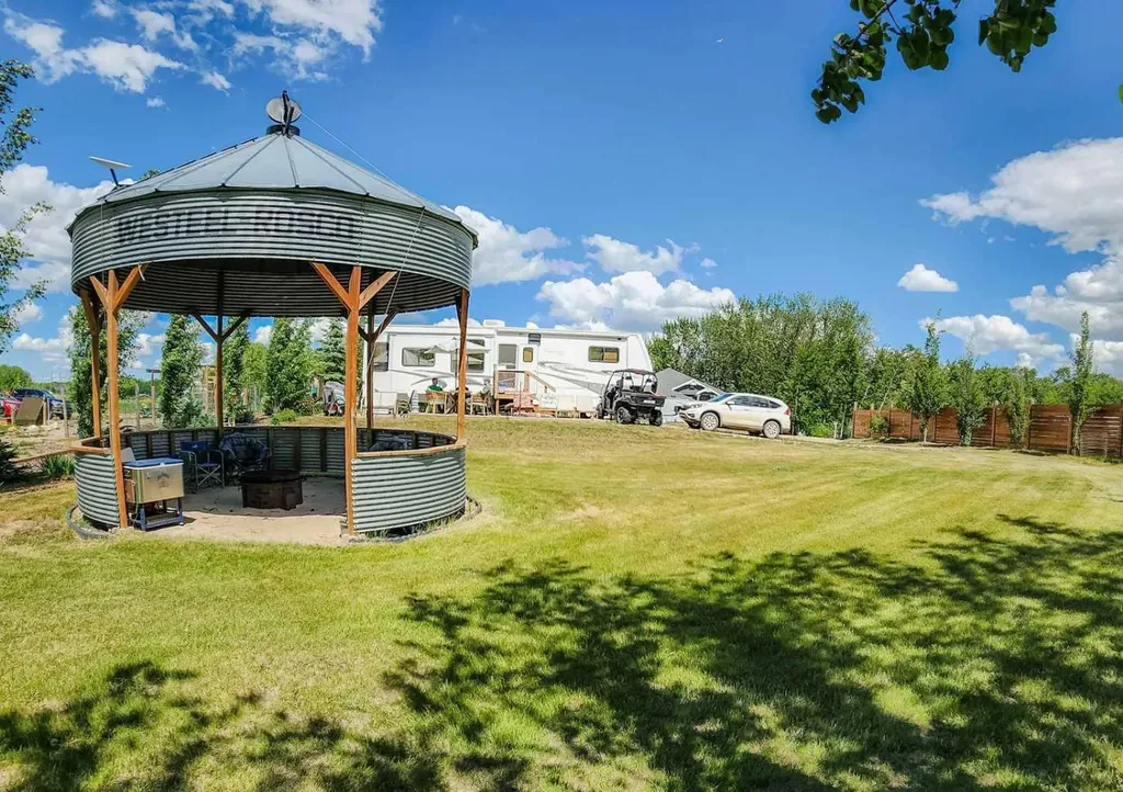 15 Horse Shoe Lane White Sands AB T0C 3B0