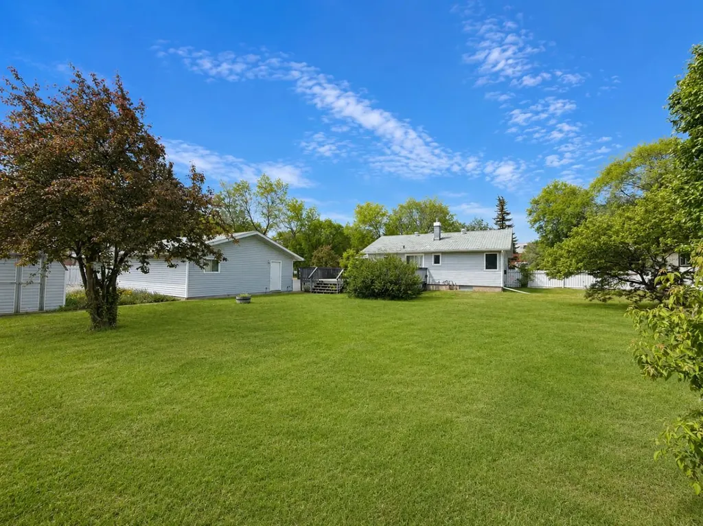 1105 15 Street Wainwright AB T9W 1E4