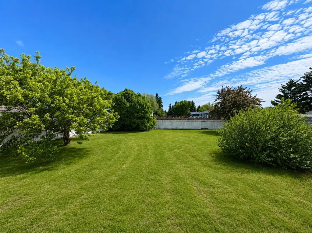 1105 15 Street Wainwright AB T9W 1E4