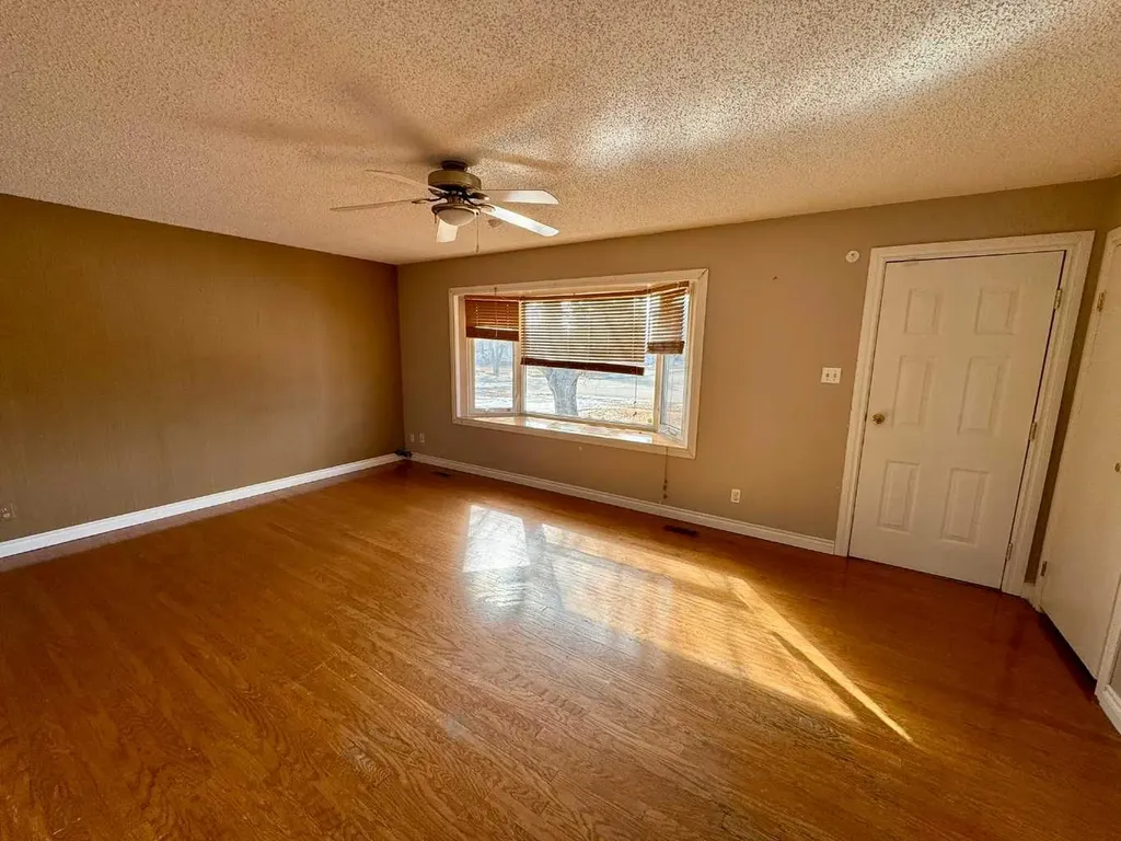 1105 15 Street Wainwright AB T9W 1E4