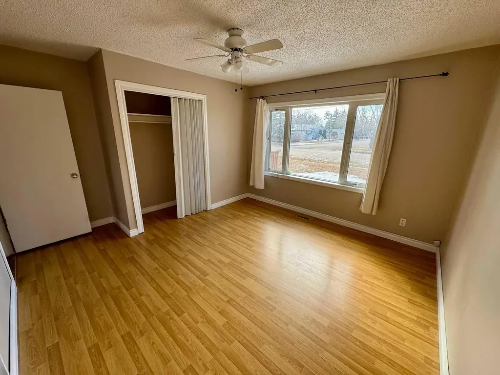 1105 15 Street Wainwright AB T9W 1E4
