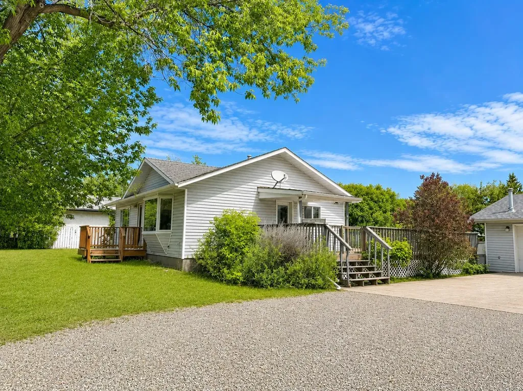 1105 15 Street Wainwright AB T9W 1E4