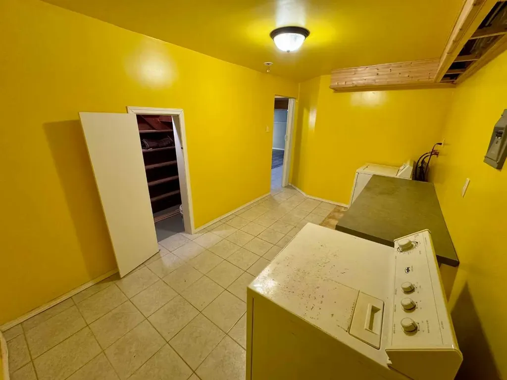 1105 15 Street Wainwright AB T9W 1E4