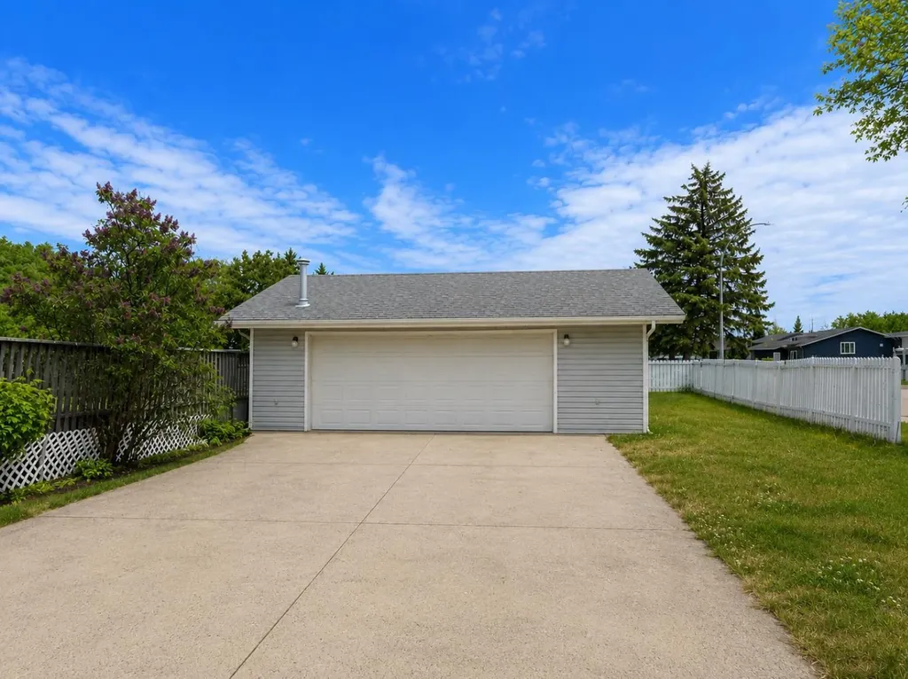 1105 15 Street Wainwright AB T9W 1E4