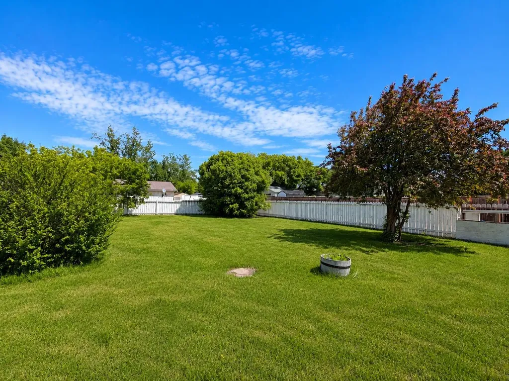 1105 15 Street Wainwright AB T9W 1E4