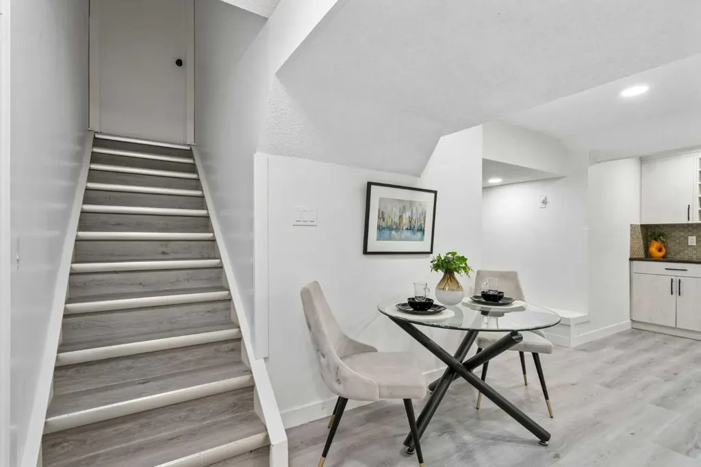 220 Macewan Glen Place NW Calgary AB T3K2C8