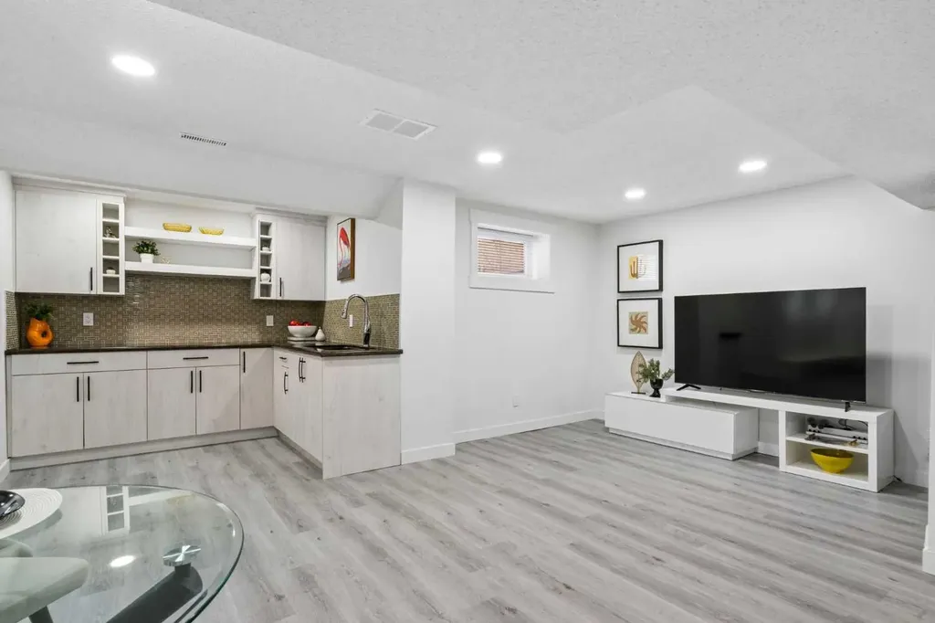 220 Macewan Glen Place NW Calgary AB T3K2C8