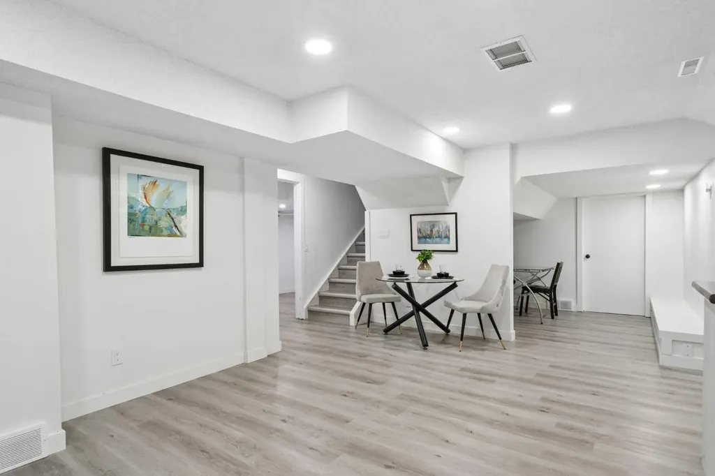 220 Macewan Glen Place NW Calgary AB T3K2C8