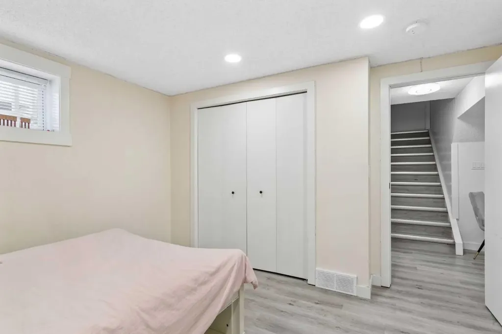 220 Macewan Glen Place NW Calgary AB T3K2C8