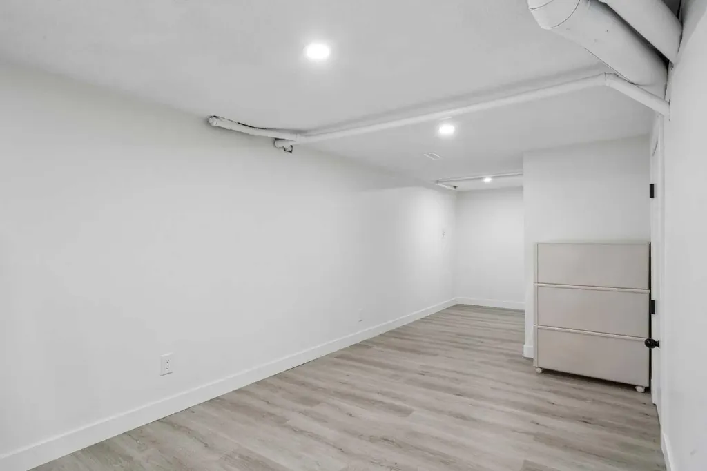 220 Macewan Glen Place NW Calgary AB T3K2C8