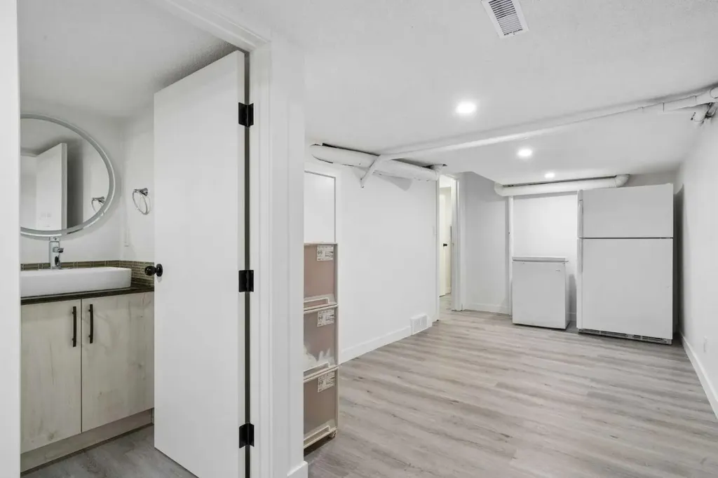 220 Macewan Glen Place NW Calgary AB T3K2C8